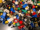 1.9 kg Lego minifigurer (90s) thumbnail
