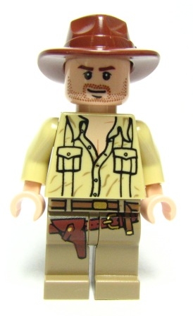 Indiana Jones - Tan Open Collar Shirt, Reddish Brown Fedora, Closed Mouth Lopsided Grin
Komplett i god stand.