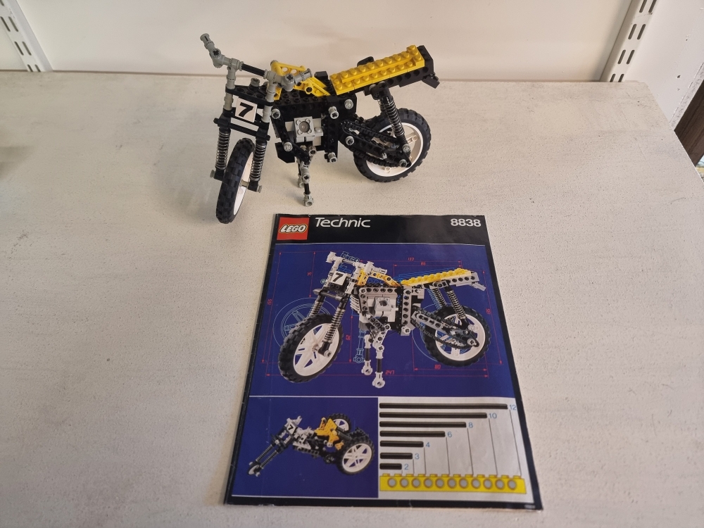 Sett 8838 fra Lego Technic serien.
Flott sett. 
Komplett med manual.