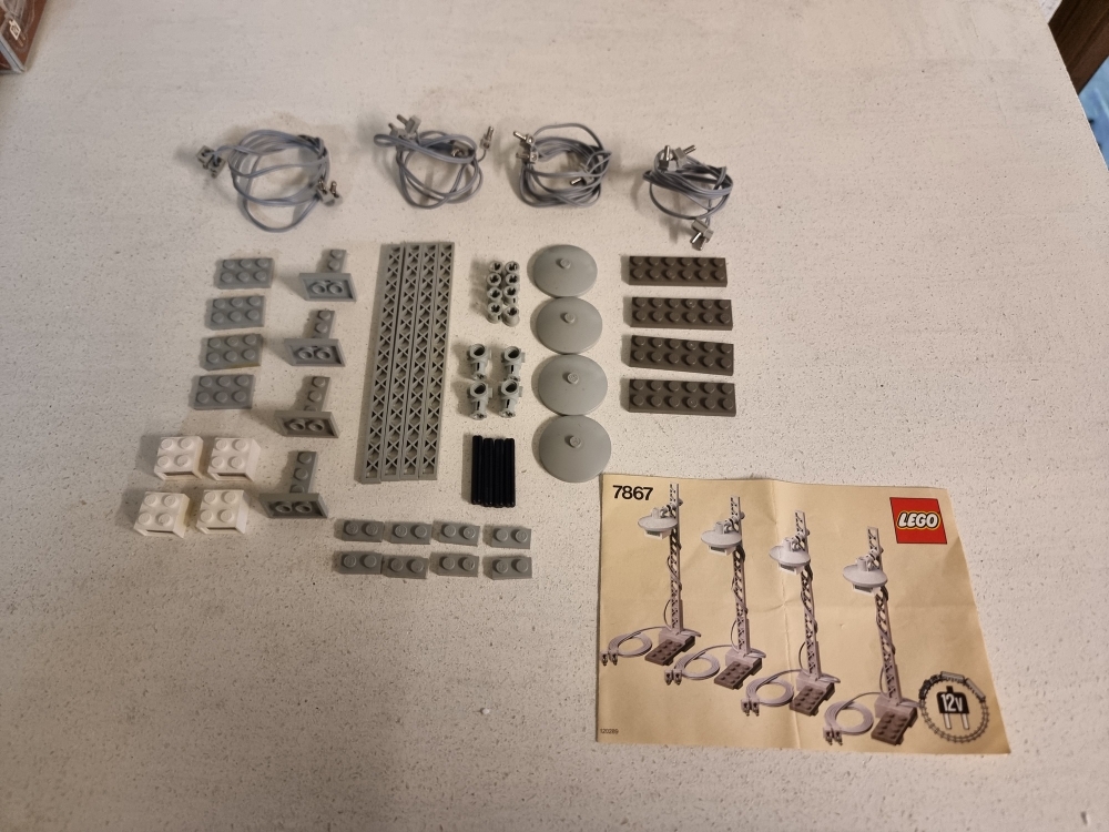 Sett 7867 fra Lego Train : 12V serien
Pent sett. Komplett med manual.
Testet og fungerer.
