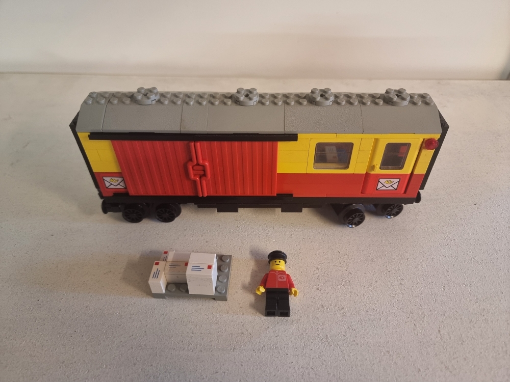 Sett 7819 fra lego Train : 4.5v serien
Pent sett. Noe bruksmerker. Ett klistremerke er litt dårlig.
Komplett uten manual.