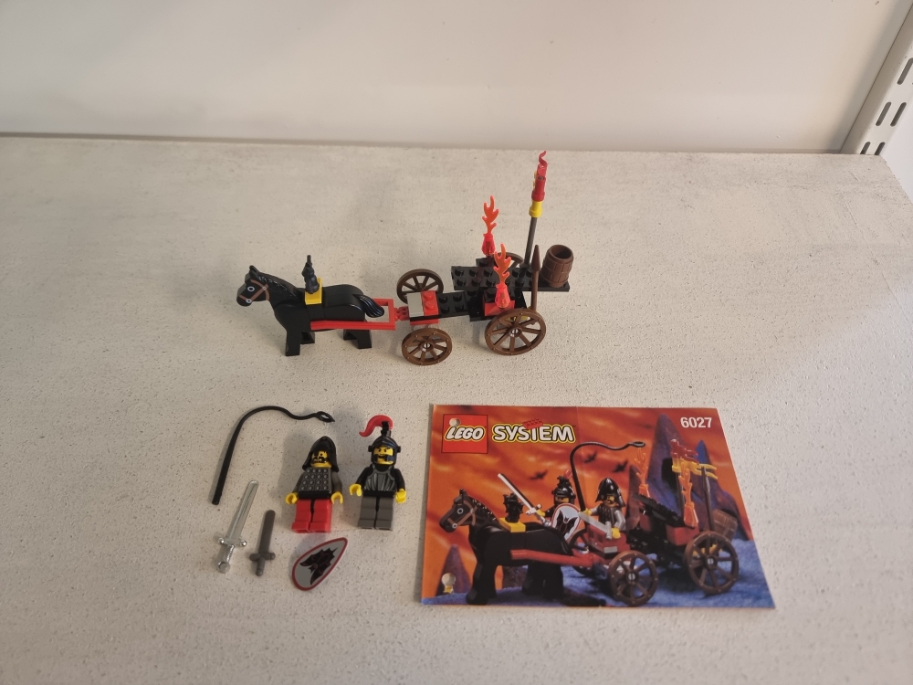 Sett 6027 fra Lego Castle : Fright Knights serien.
Meget pent. Bortimot mint.
Komplett med manual.