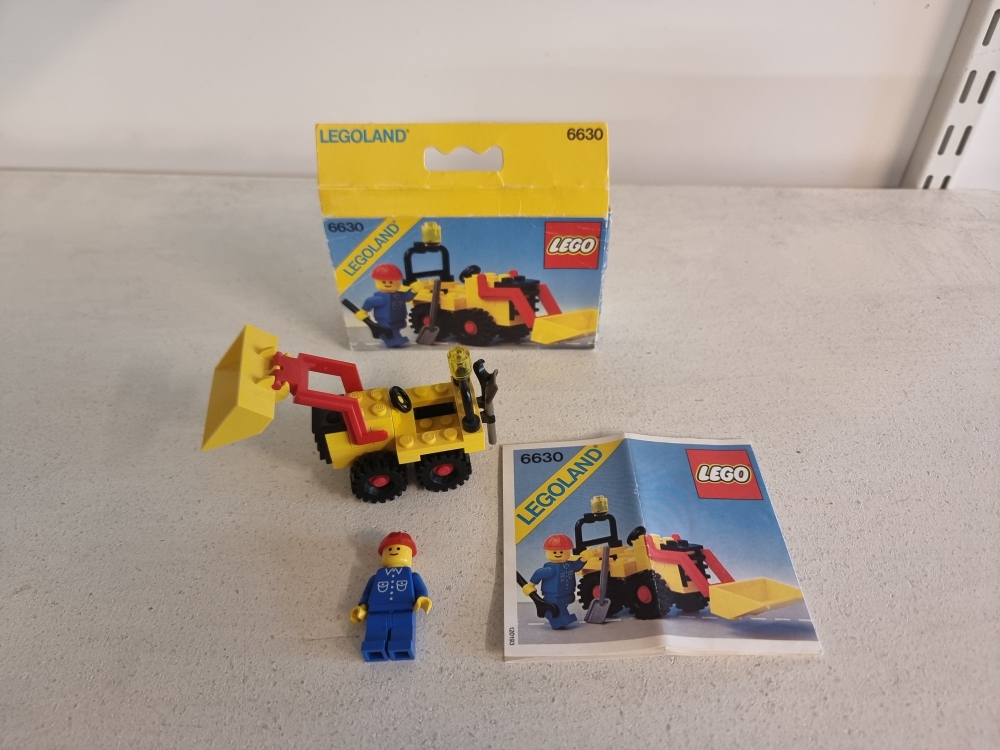 Sett 6630 fra Lego Classic Town serien. 
Pent sett. Komplett med manual og eske.