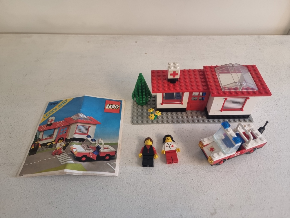 Sett 6364 fra Lego Classic Town serien.
Veldig fint sett. 
Komplett med manual.
Alle klistremerker originale og fine.