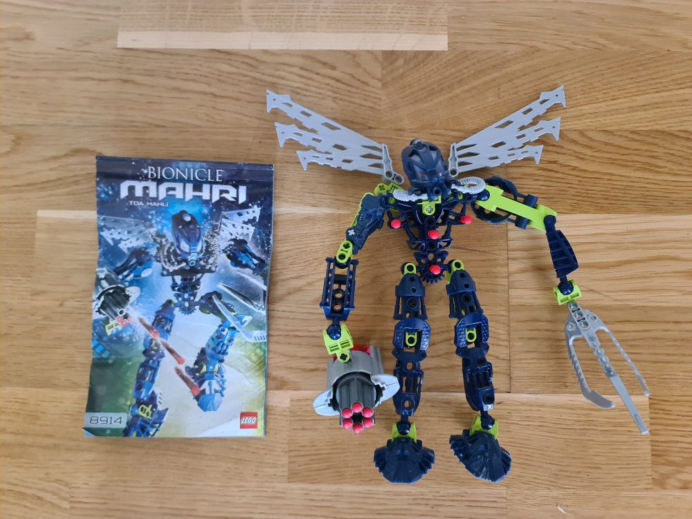 Sett 8914 fra Lego Bionicle serien.
Komplett med dårlig manual.