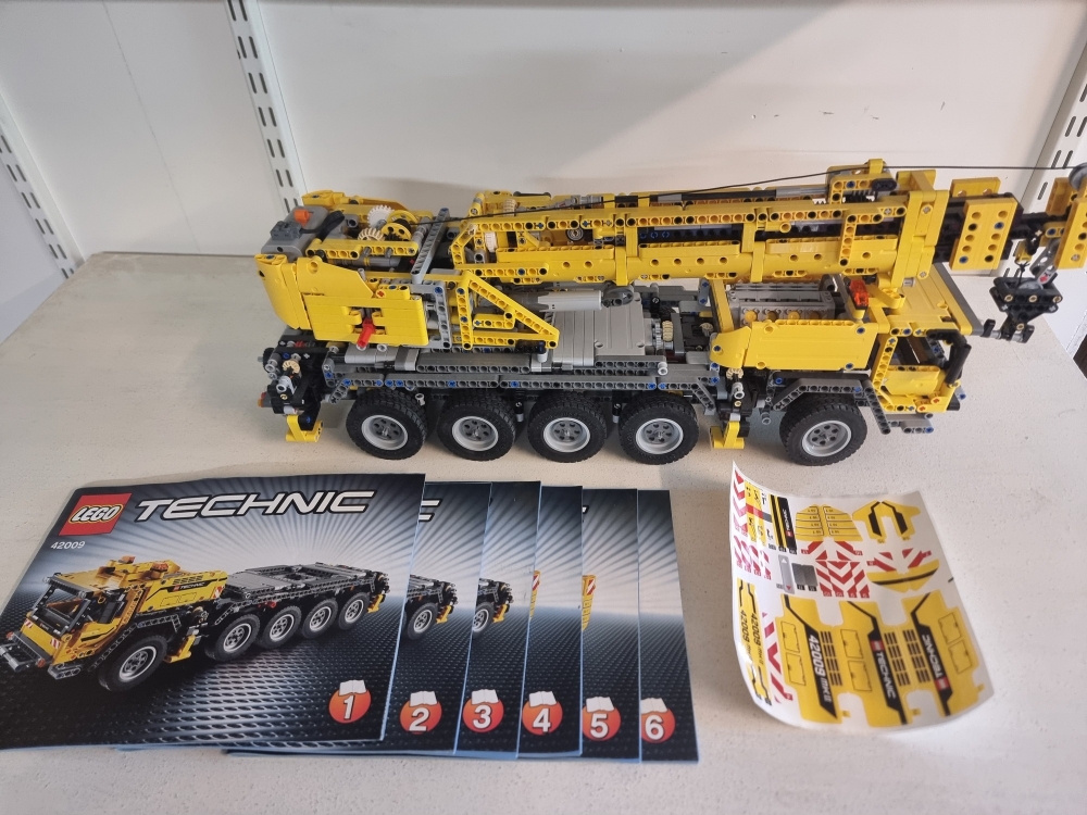 Sett 42009 fra Lego Technic serien.
Som nytt.
Med manualer og ubrukte klistremerker.