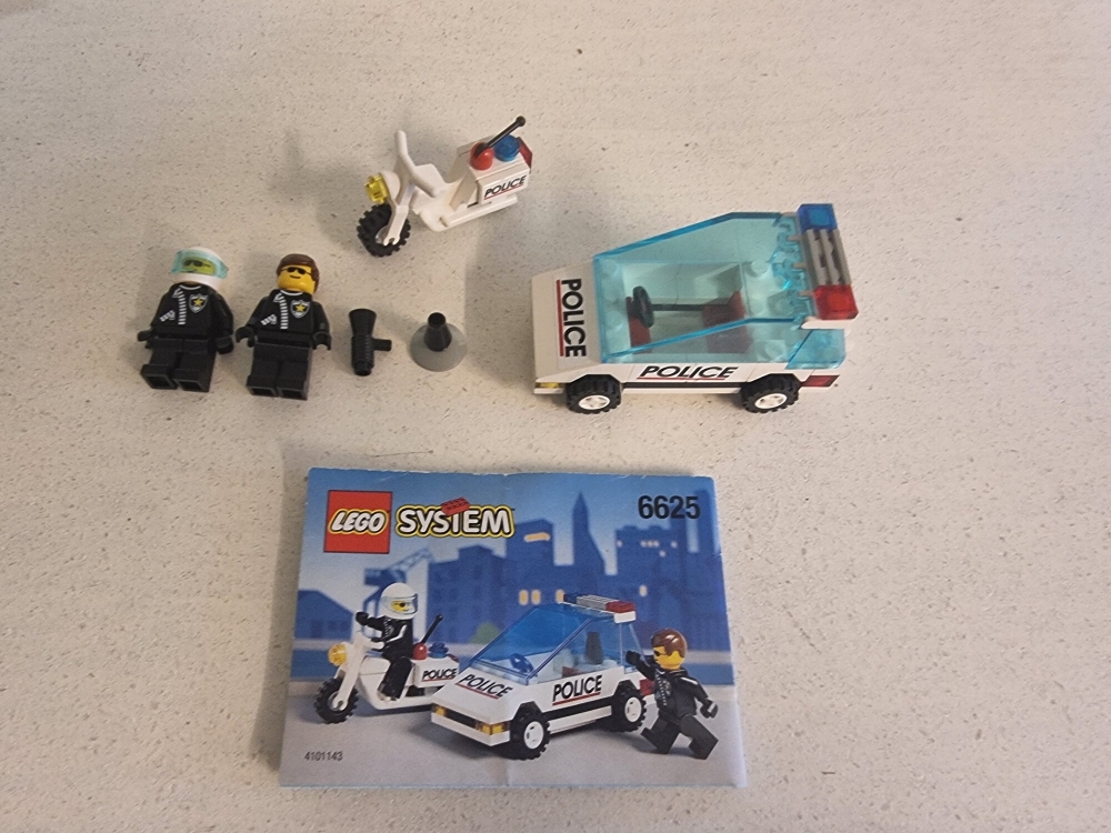 Sett 6625 fra Lego.
Bortimot perfekt sett. Komplett med manual.