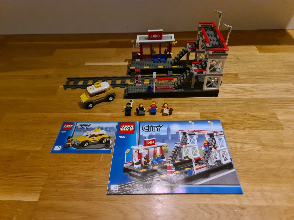 Sett 7937 fra Lego Train : RC Train serien.
Som nytt.
Komplett med manualer.