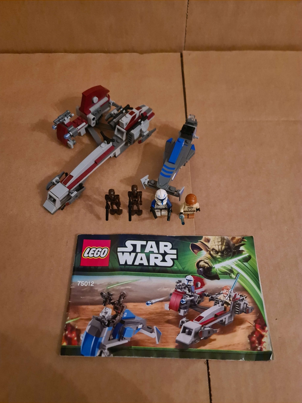 Sett 75012 fra Lego Star Wars  : The Clone Wars serien.

Meget pent. Komplett med manual. Alle klistremerker på og fine.
Nydelige figurer.

