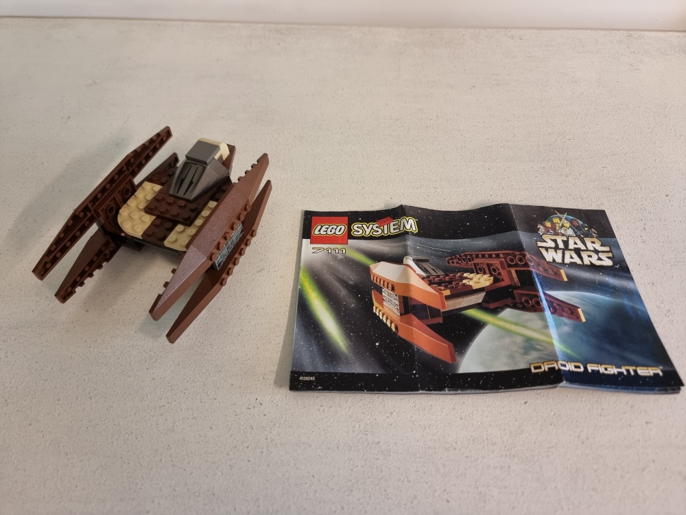 Sett 7111 fra Lego Star Wars : Episode 1 serien.
Flott sett.
Komplett med manual.