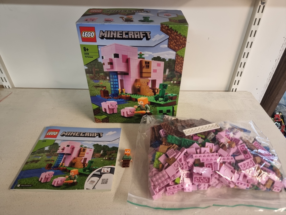 Sett 21170 fra Lego MineCraft serien.
Som nytt.
Komplett med eske og manual.