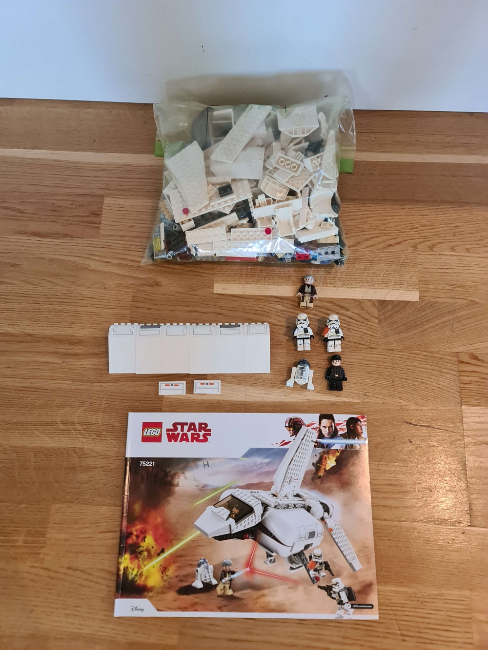 Sett 75221 fra Lego Star Wars : Episode 4/5/6 serien
Meget pent. Som nytt.
Komplett med manual.