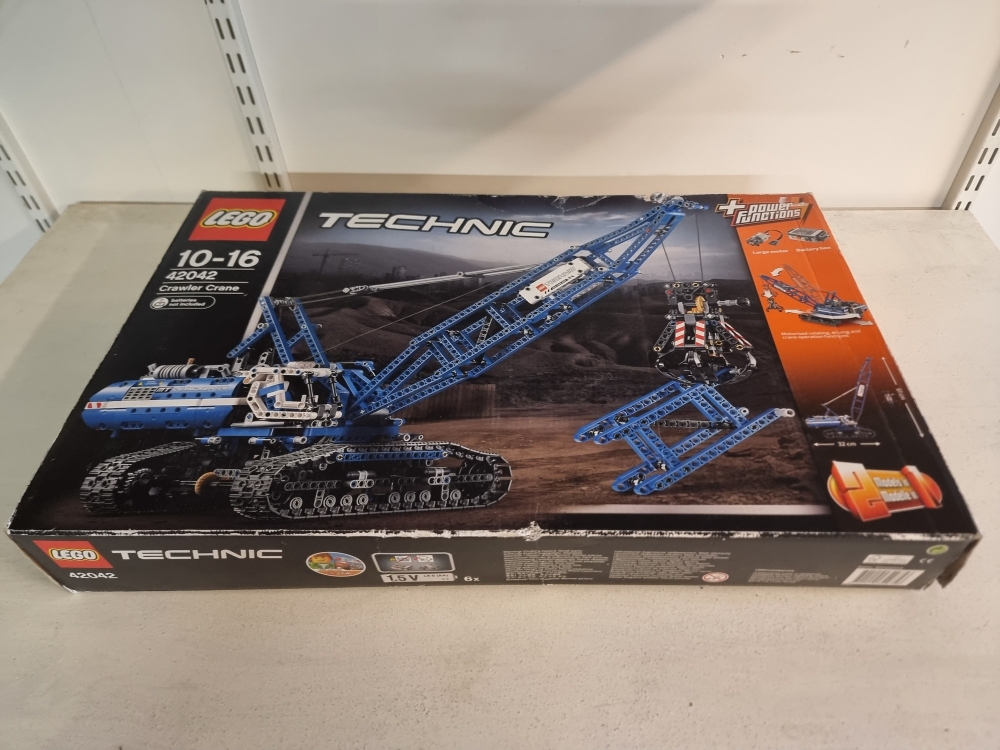 Sett 42042 fra Lego Technic serien.
Uåpnet i eske. 
Esken har lagringsmerker og en løsnet forsegling.