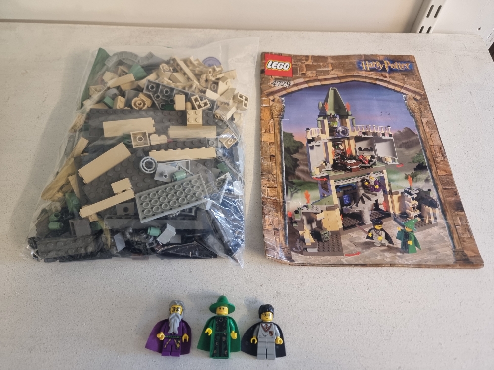 Sett 4729 fra Lego Harry Potter : Chamber of Secrets serien.
Pent sett.
Komplett med manual.