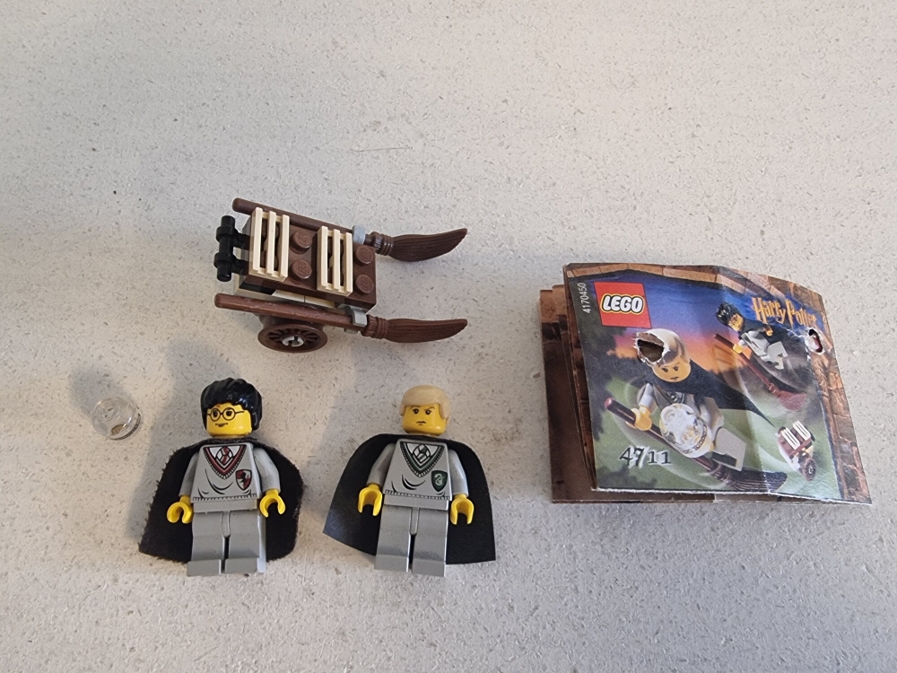 Sett 4711 fra Lego Harry Potter : Sorcerer's Stone serien.
Flott sett.
Komplett med manual.