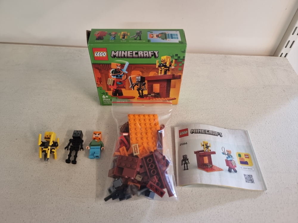 Sett 21266 fra Lego Minecraft serien.
Som nytt.
Komplett med manual og eske.