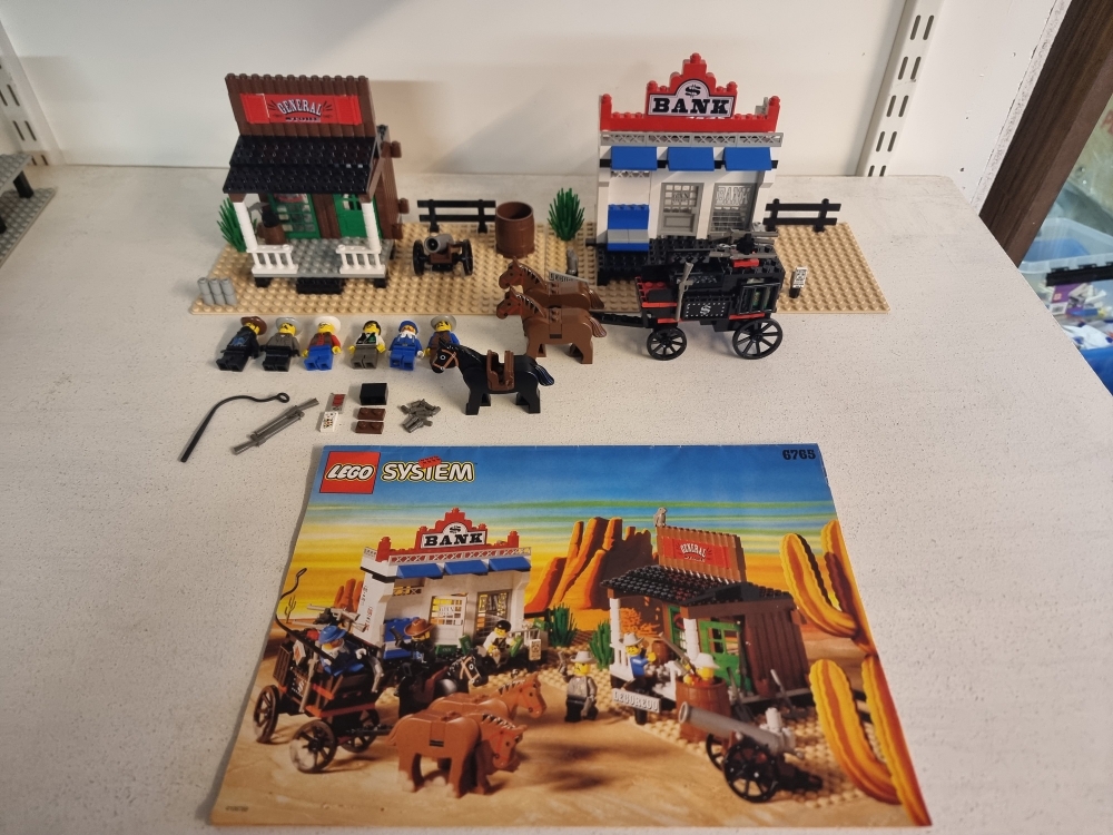 Sett 6765 fra Lego Western : Cowboys serien
Meget pent. Ser nesten ut som nytt. Meget lite bruksmerker.
Komplett med manual.