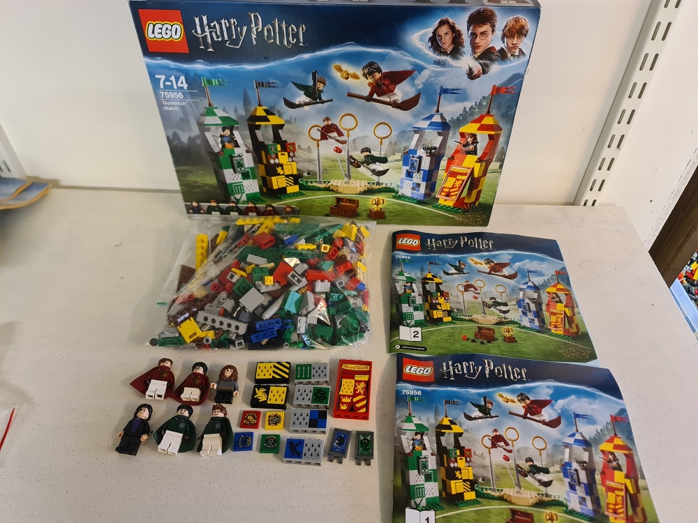 Sett 75956 fra Lego Harry Potter : Sorcerer's Stone serien
Som nytt.
Komplett med manualer og eske.