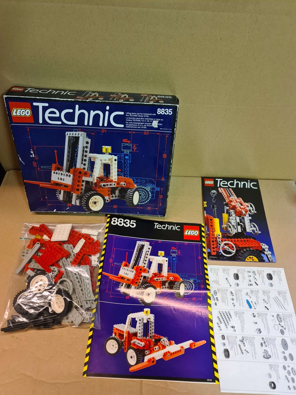 Sett 8835 fra Lego Technic serien.
Meget pent sett. Komplett med manual og eske
Alle deler for alternative modeller er med.