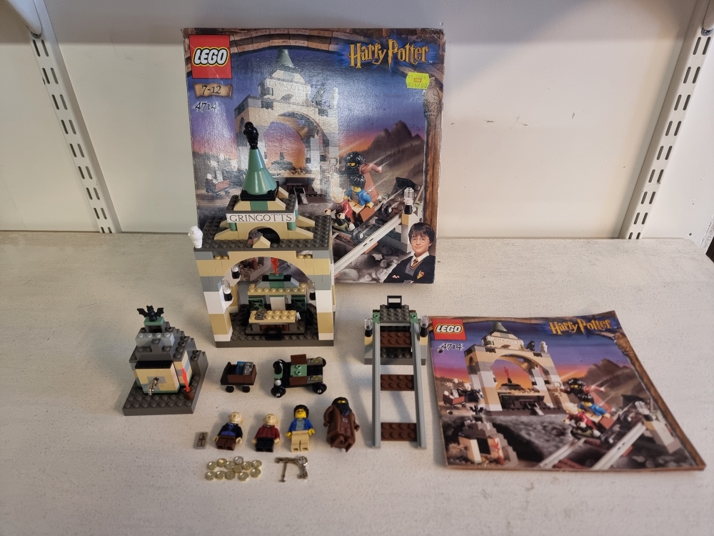 Sett 4714 fra Lego Harry Potter : Sorcerer's Stone serien.
Meget pent.
Komplett med manual og eske.