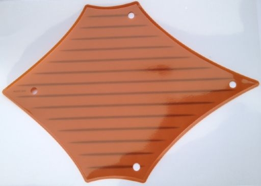 Plastic Sail 24 x 17 with Brown Lines Pattern
I god stand.