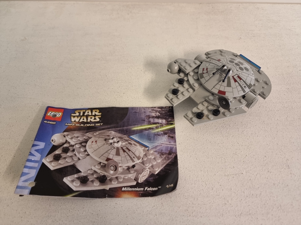 Sett 4488 fra Lego Star Wars : Mini : Episode 4/5/6 serien.
Meget pent.
Komplett med manual