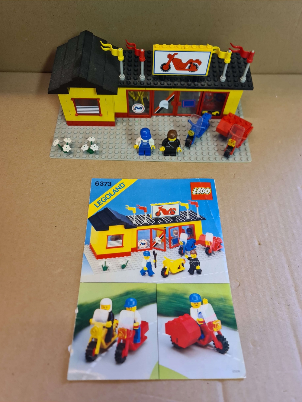 Sett 6373 fra Lego Classic Town serien.
Nydelig sett. 
Komplett med manual. 