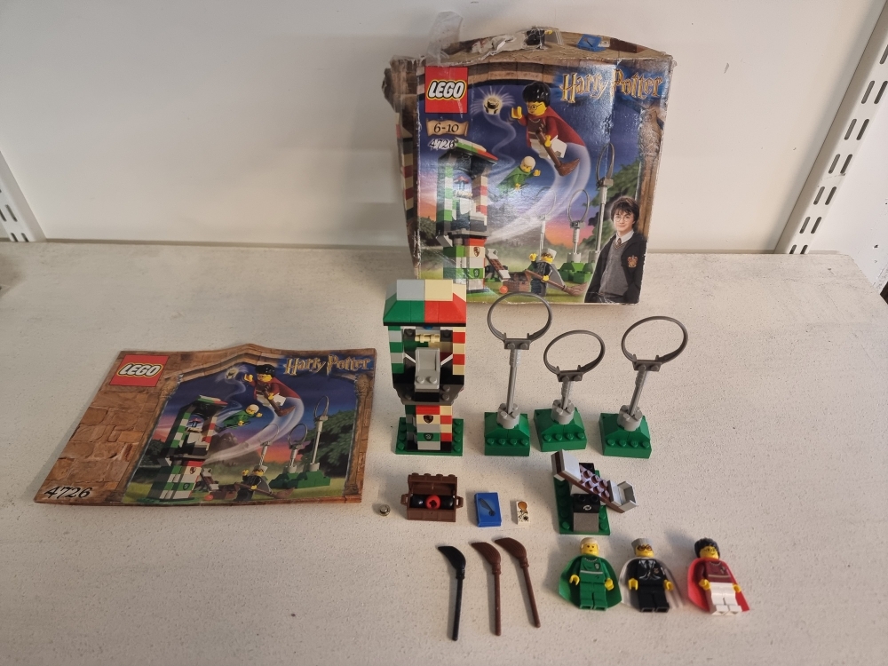 Sett 4726 fra Lego Harry Potter serien.
Veldig fint sett.
Komplett med manual og eske. (sliten eske)