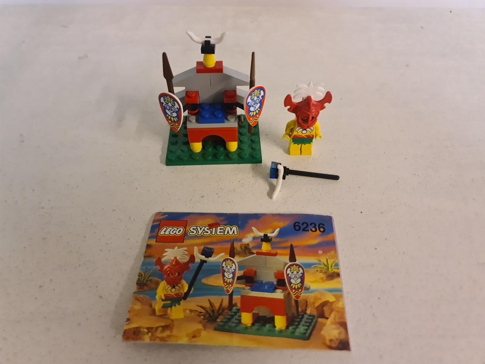 sett 6236 fra Lego Pirates : Pirates 1 : Islanders serien.
Flott sett.
Komplett med manual.