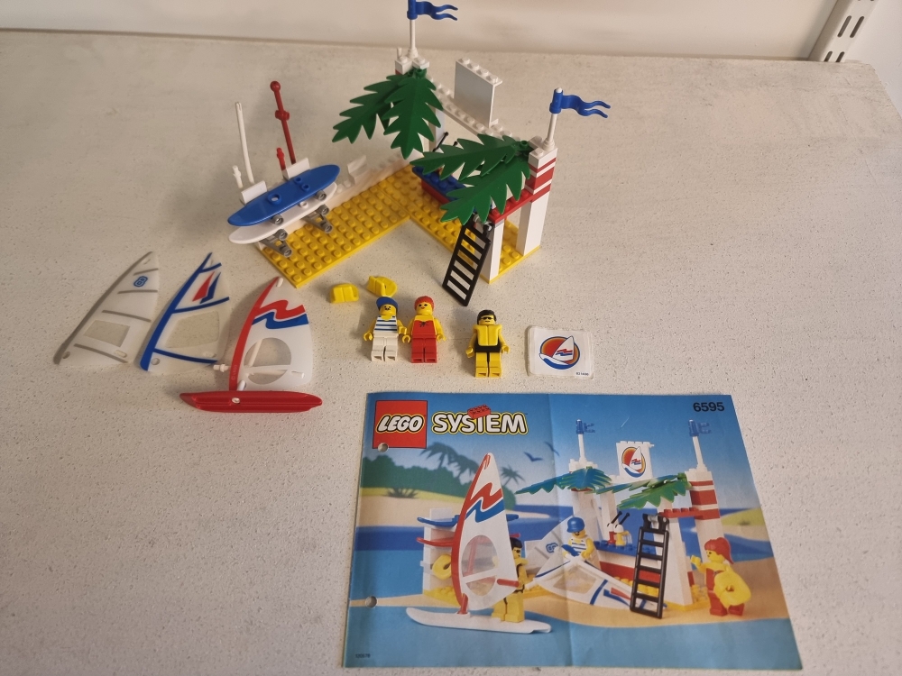 Sett 6595 fra Lego Classic Town serien.
Meget pent. Som nytt.
Komplett med manual og ubrukt klistremerke.