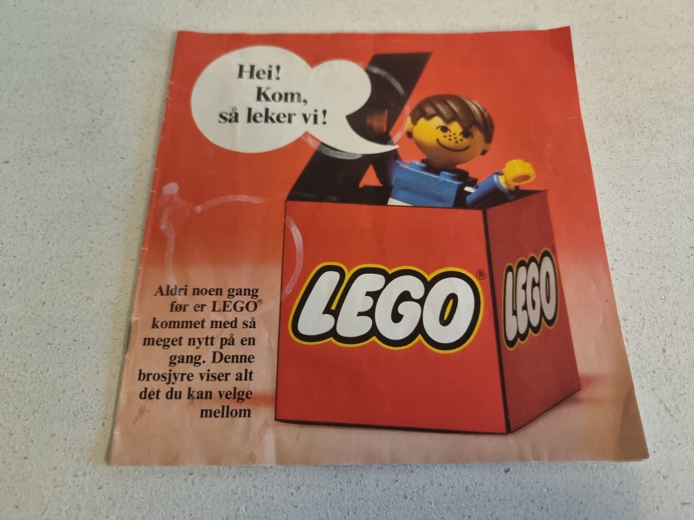 Reklame 97820-NO fra 1974.
I god stand. 
Merk : Vi har ikke gått over hver enkelt side så det kan forekomme skriblerier osv. De fleste er uten.