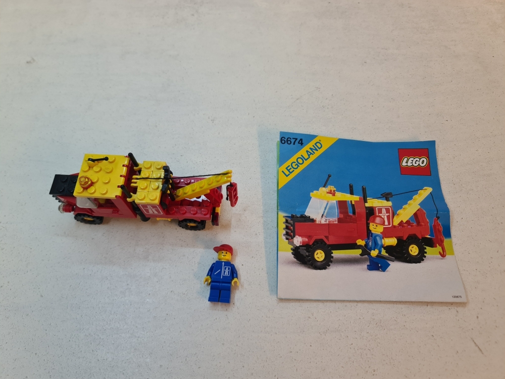 Sett 6674 fra Lego Classic Town serien.
Flott sett. Komplett med manual.