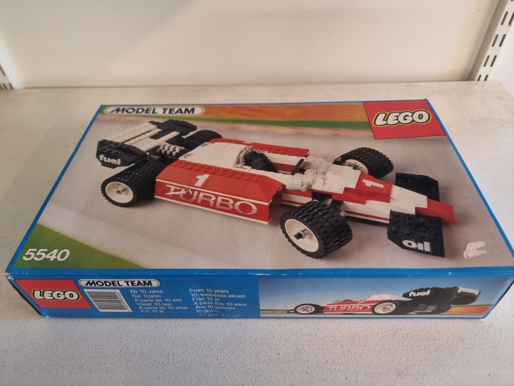 Sett 5540 fra Lego Model Team serien.
Meget pent sett. Noe støv.
Komplett med manual og eske.