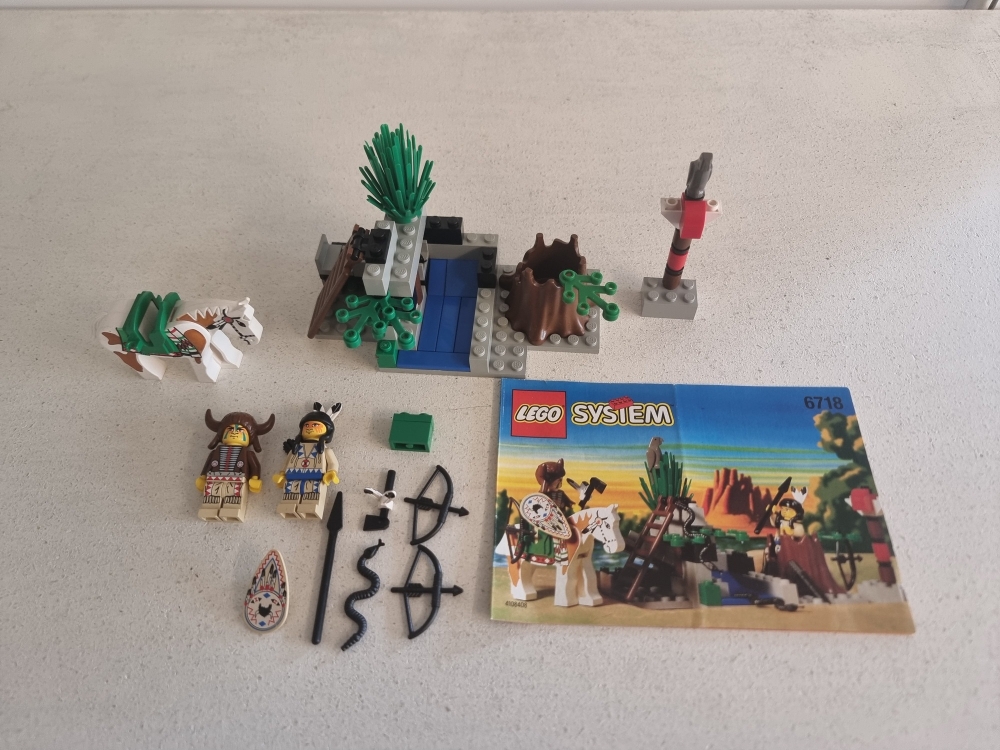 Sett 6718 fra Lego Western : Indians serien.
Meget pent.
Komplett med manual.