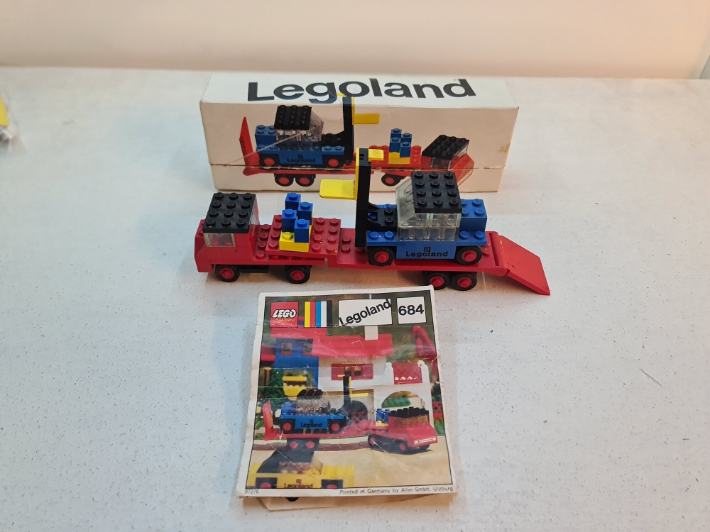 Sett 684 fra Lego Legoland serien.
Pent sett. Noe støv og bruksmerker grunnet alder.
Komplett med manual og eske.