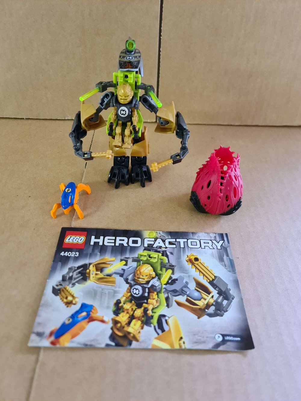Sett 44023 fra Lego Hero Factory : Heroes serien
Flott sett. Komplett med manual og alle deler.
