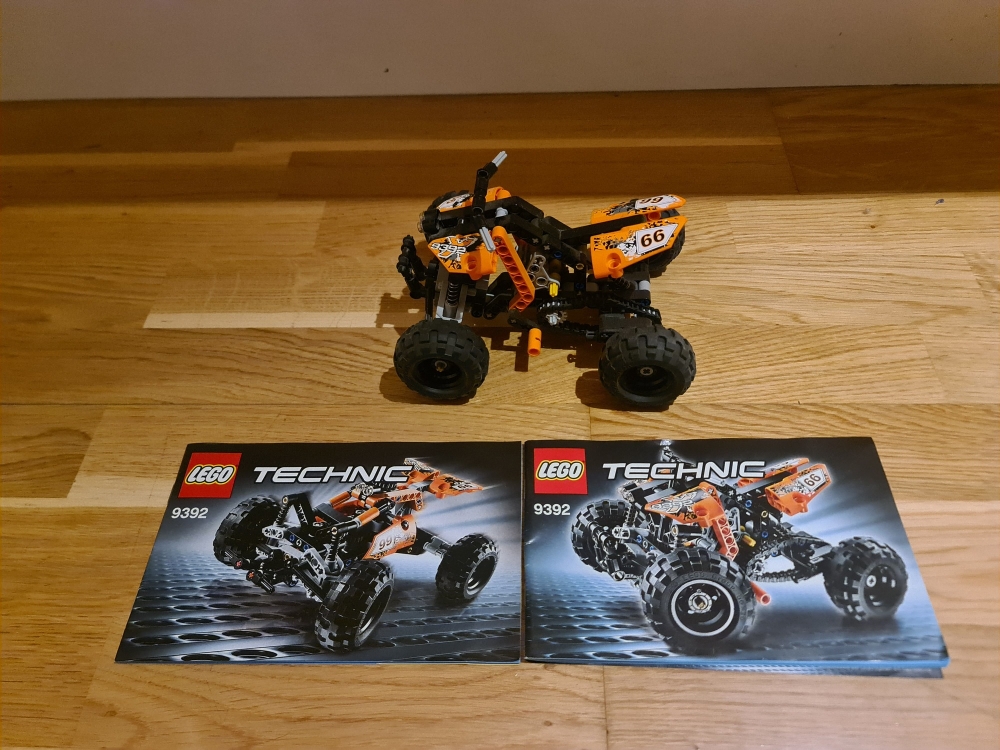 Sett 9392 fra Lego Technic serien. 
Flott sett. Komplett med manualer.