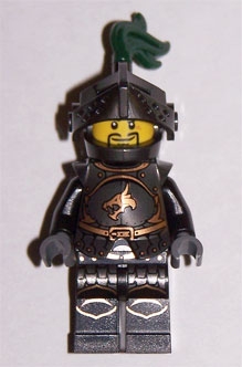 Kingdoms - Dragon Knight Armor with Chain, Helmet with Visor, Beard
Komplett i god stand.