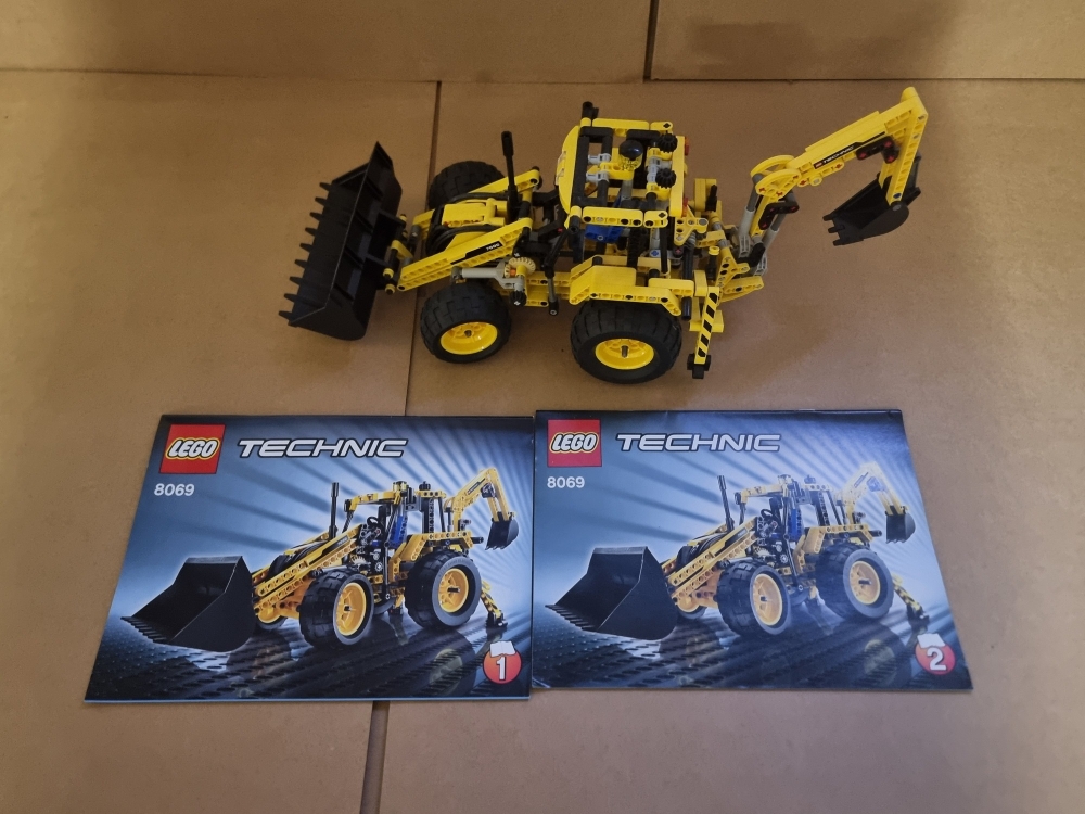 Sett 8069 fra Lego Technic serien.
Bygget sett.
Med manualer.