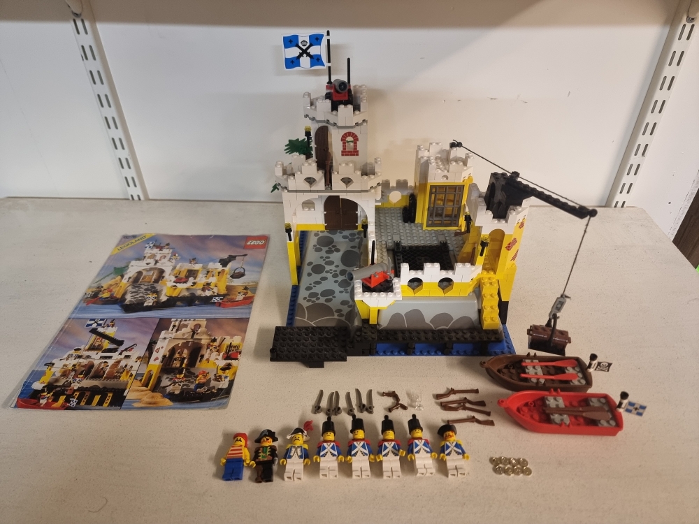 Sett 6276 fra Lego Pirates : Pirates 1 : Imperial Soldiers serien
Pent sett. Noe bruksmerker grunnet alder.
Komplett med manual.
