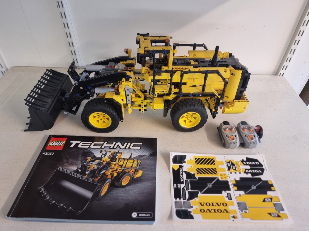 Sett 42037 fra Lego Technic serien.
Som nytt.
Komplett med manualer og ubrukte klistremerker.