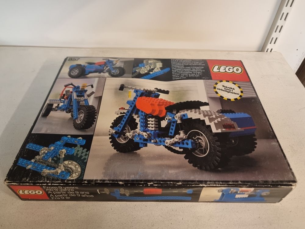 Sett 587 fra Lego Technic serien.
Pent sett. Noe støv.
Komplett med manual og eske.