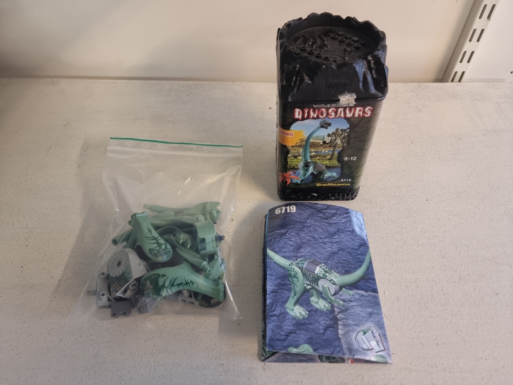 Sett 6719 fra Lego Dinosaurs serien.
Flott sett.
Komplett med manual og boks.