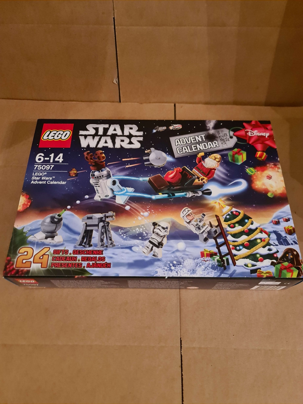 Sett 75097 fra Lego Star Wars serien.
Komplett. Luke 1-5 er åpnet. Resten uåpnet. Lego fra luke 1-5 ligger i lukene.