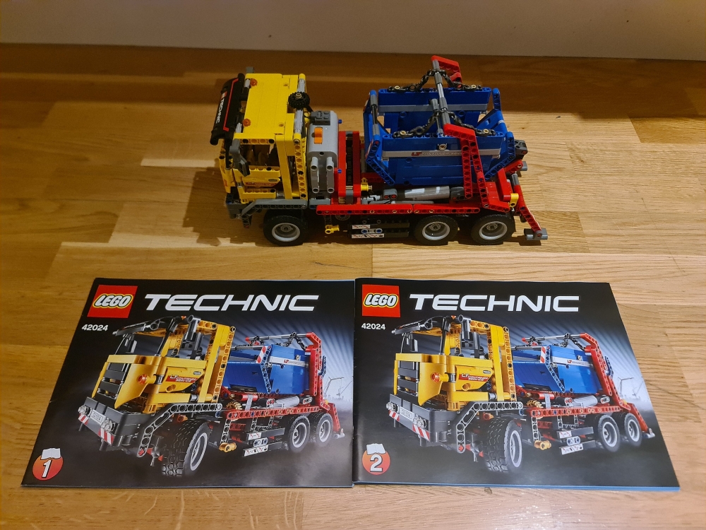 Sett 42024 fra Lego Technic serien.
Meget pent. Komplett med manualer.
