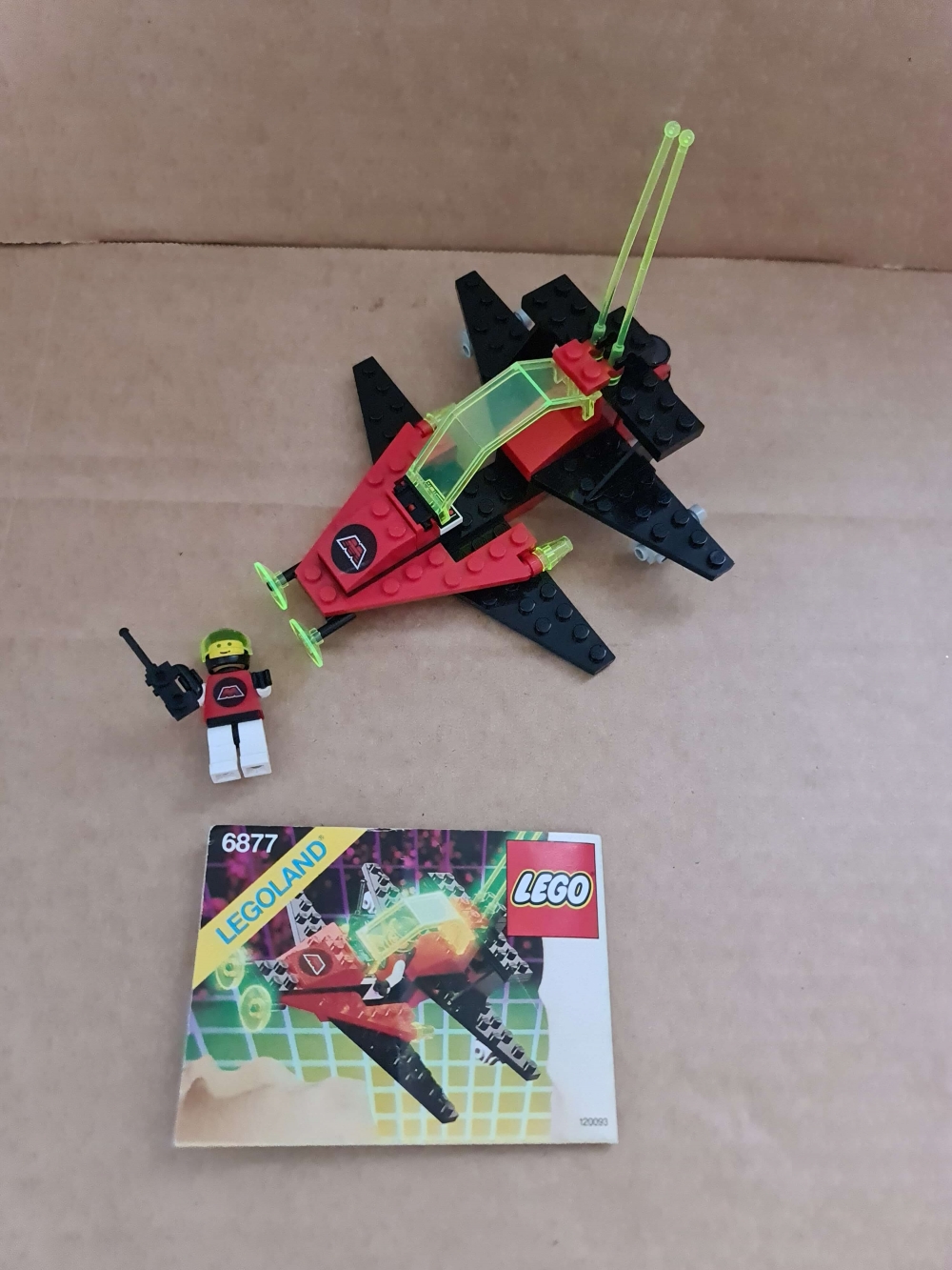 Sett 6877 fra Lego Space : M:Tron serien
Pent sett. Komplett med manual.