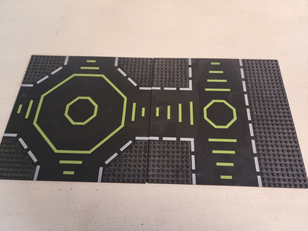 Sett 6710 fra Lego Space : Supplemental serien.
Fine plater. Noe støv.
