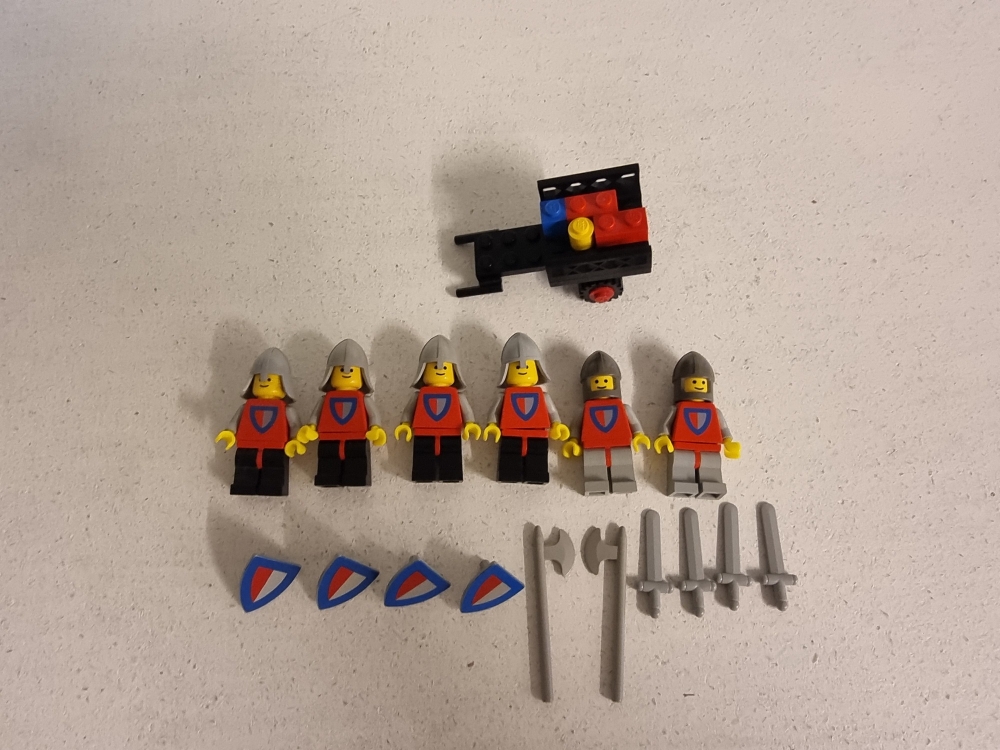 Sett 677 fra Lego Castle : Classic Castle serien.
Flott sett. Komplett uten manual.