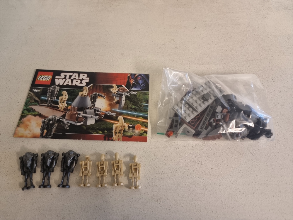 Sett 7654 fra Lego Star Wars: Episode 3 serien.

Meget pent.
Komplett med manual.