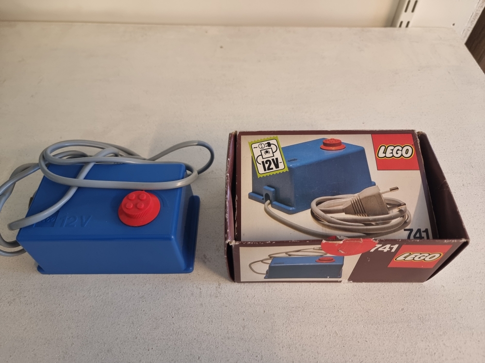 Sett 741 fra Lego Train : Supplemental : 12V serien.
Ser ubrukt ut. 
Komplett med med eske.